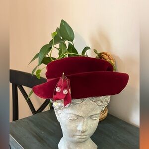 Vintage Noreen Fashion l. Magnin red velvet beret hat with a ribbon bow
